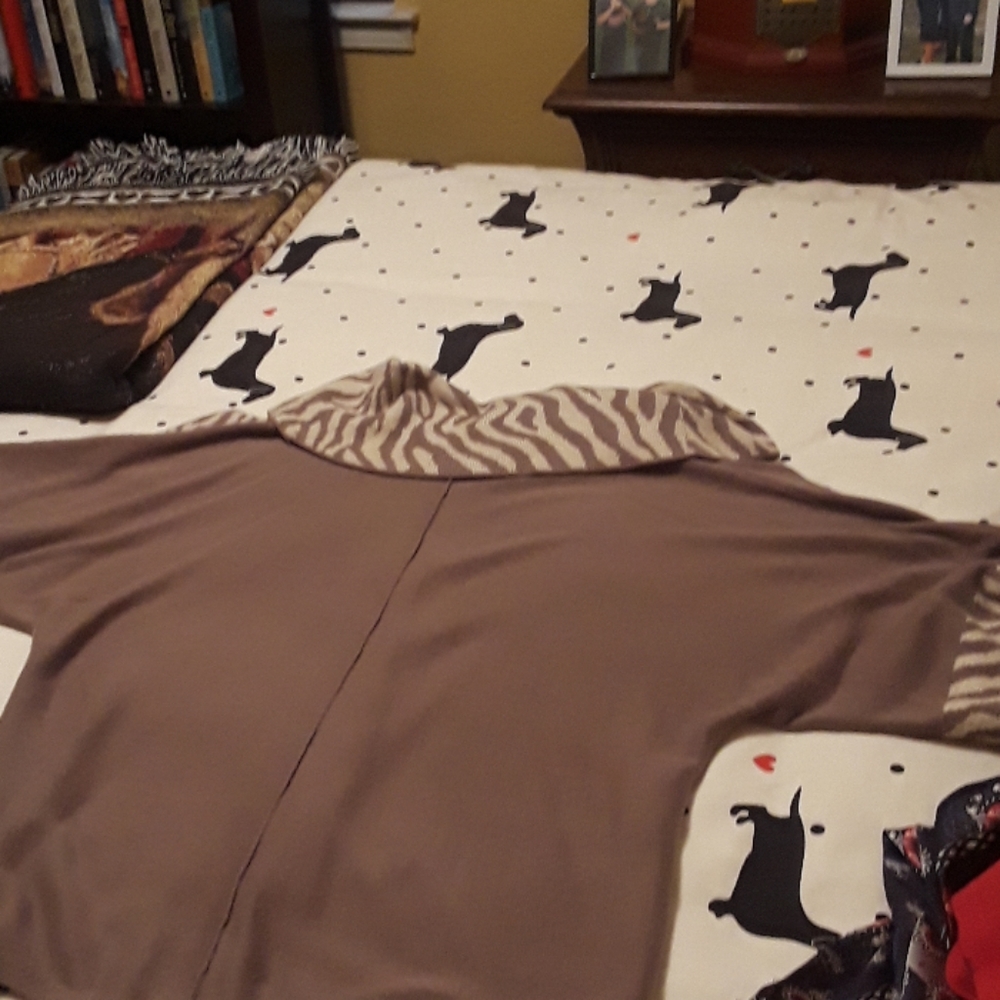 Sweater - Picture 2 of 2